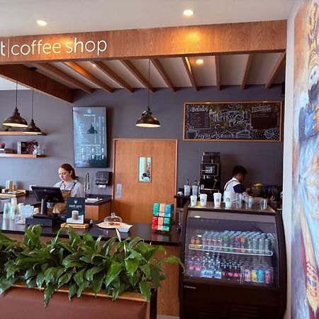 Hit Hoteles Aeropuerto Puebla Уэхоцинго Экстерьер фото