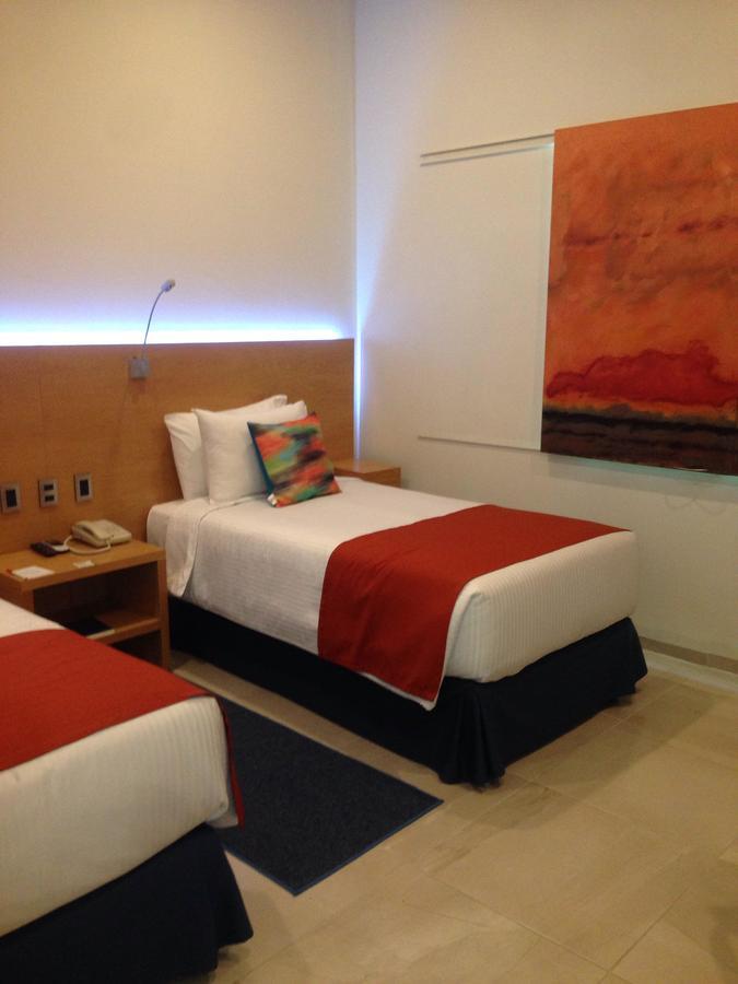 Hit Hoteles Aeropuerto Puebla Уэхоцинго Экстерьер фото