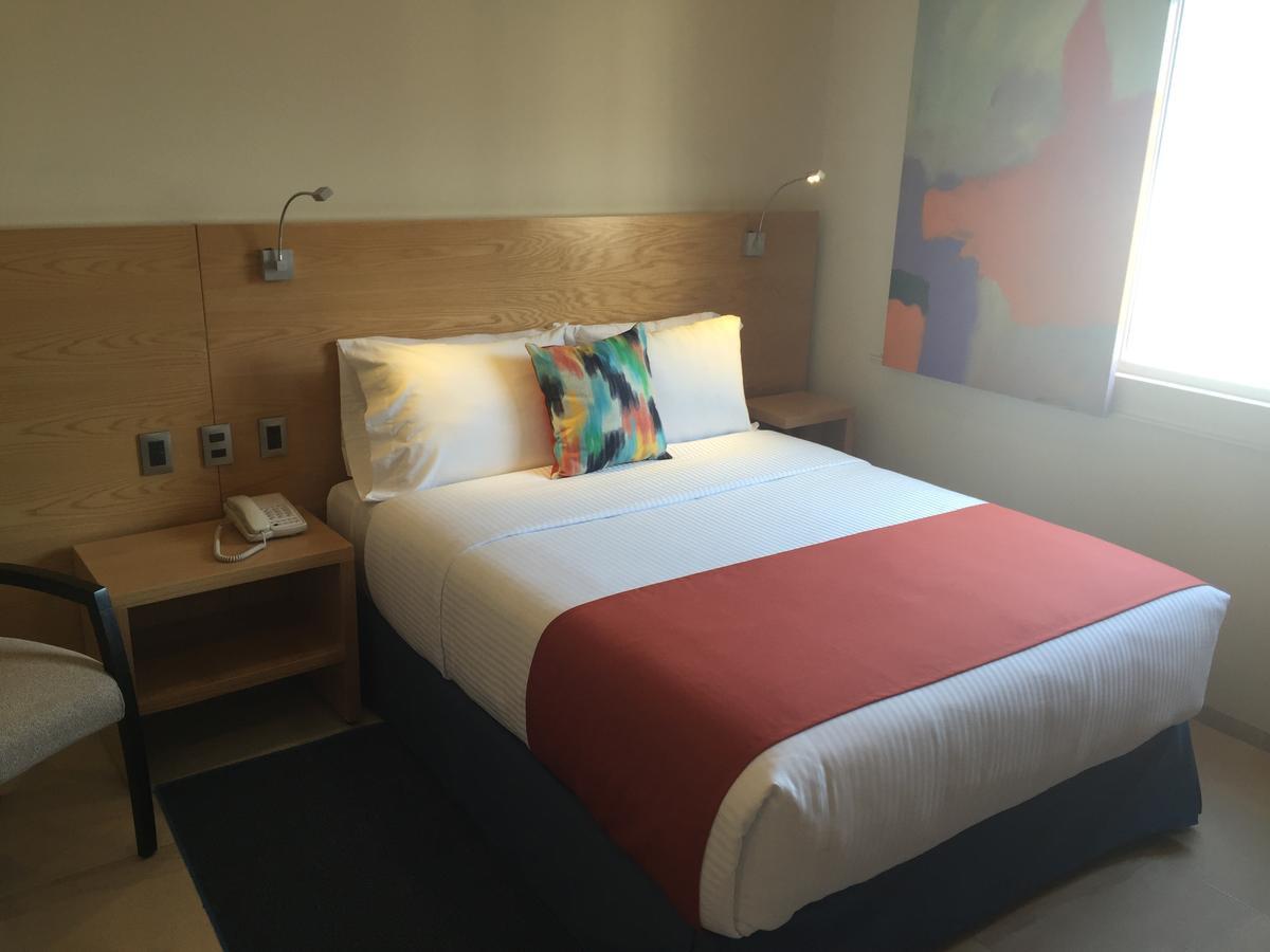 Hit Hoteles Aeropuerto Puebla Уэхоцинго Экстерьер фото