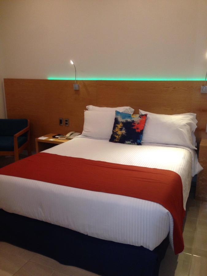 Hit Hoteles Aeropuerto Puebla Уэхоцинго Экстерьер фото